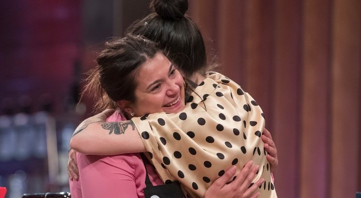 Natalia abraza emocionada a Carmen en 'MasterChef 7'