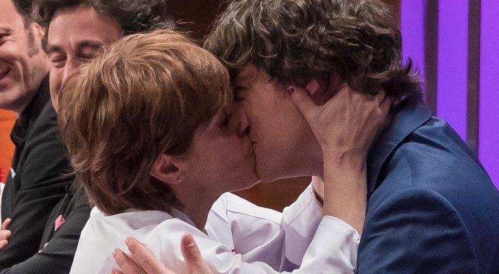 El beso entre Anabel Alonso y Jordi Cruz en 'MasterChef'