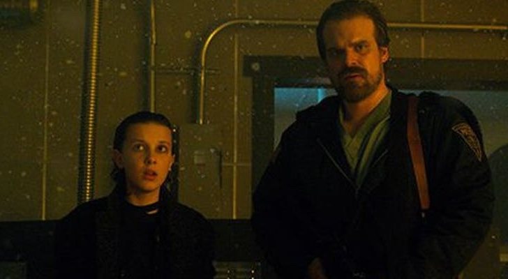 David Harbour y Millie Bobby Brown como Hopper e Eleven de 'Stranger Things'