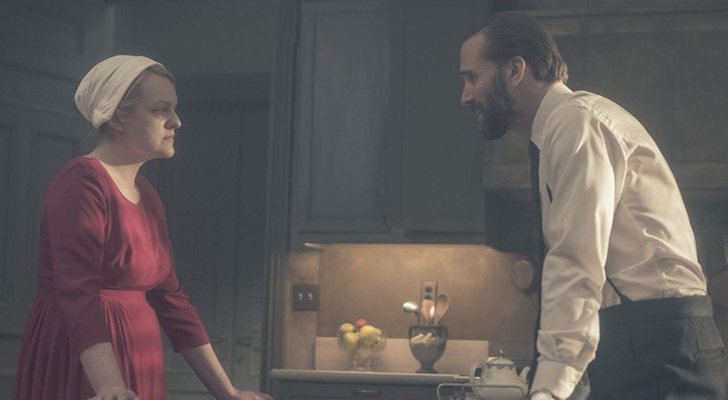 June y el comandante Waterford en la recta final de la segunda temporada de 'The Handmaid's Tale'