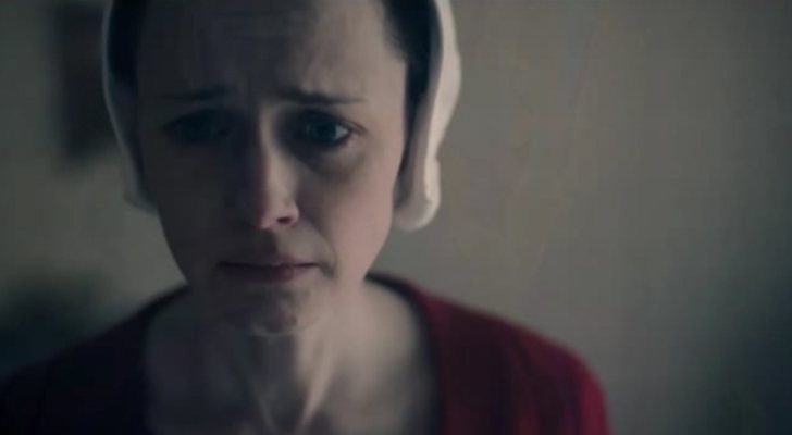 Emily, tras atacar a la tía Lydia en la recta final de la segunda temporada de 'The Handmaid's Tale'