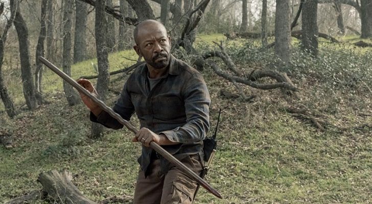Morgan se enfrenta a un caminante en 'Fear The Walking Dead'