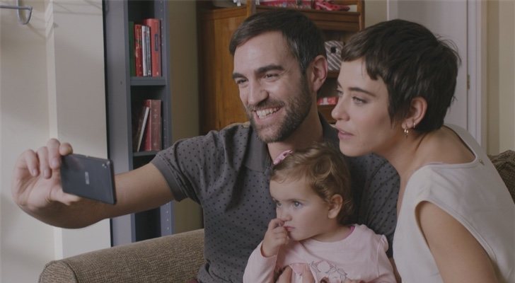 Iñaki y Carmen junto a su hija, en 'Allí abajo'