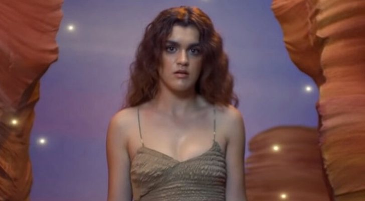 Amaia en el videoclip de "Relámpago"