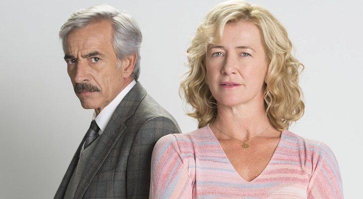 Imanol Arias y Ana Duato, en una imagen promocional de 'Cuánteme cómo pasó'