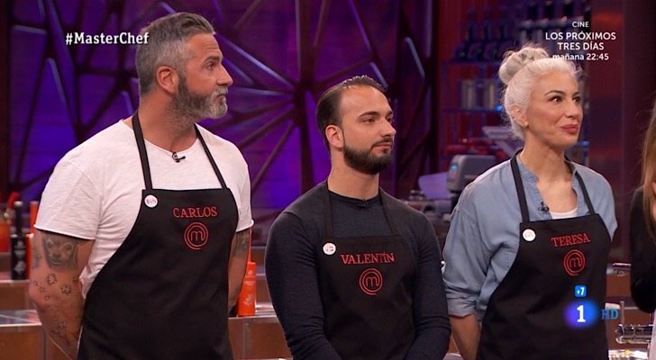 Carlos, Valentín y Teresa en la prueba eliminatoria de 'MasterChef 7'