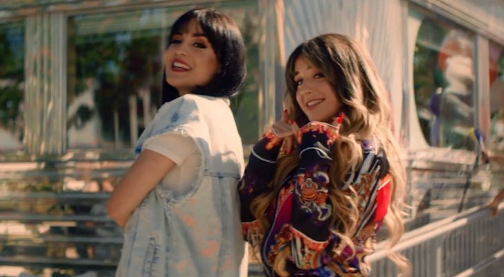 Natalia y Lola Índigo, juntas en el videoclip de "Sensación de vivir"