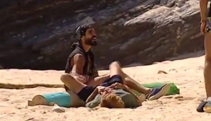 Colate, tirado en el suelo tras el accidente