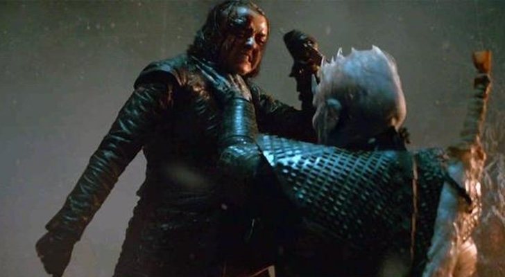 El forcejeo entre Arya Stark y el Rey de la Noche en 'Juego de Tronos'