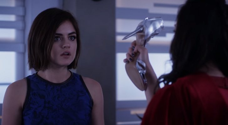 Mona descubre un arma en su tacón en &#39;Pequeñas mentirosas&#39;