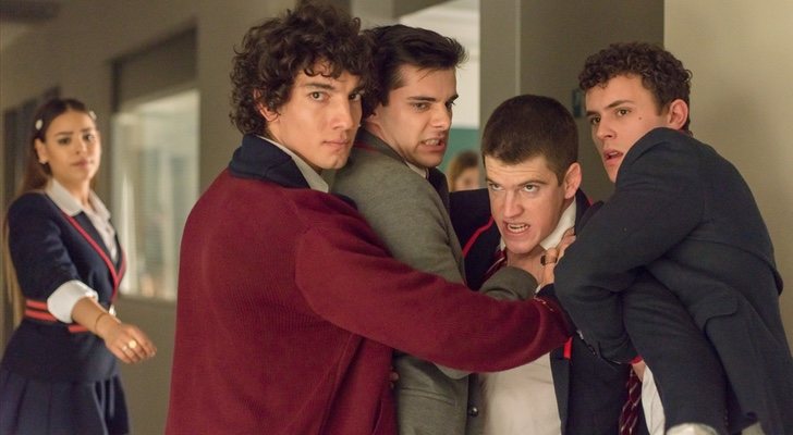 Varios personajes contienen a Guzmán en la segunda temporada de 'Élite'