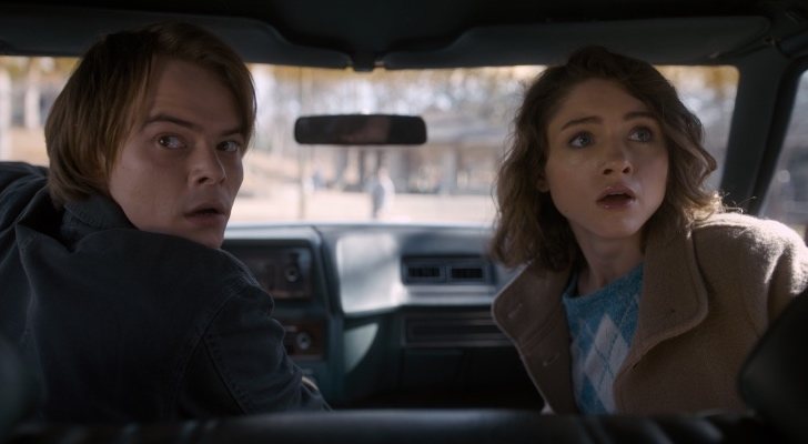 Jonathan y Nancy investigan sobre Barb en la segunda temporada