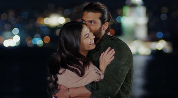 Can y Sanem, protagonistas de &#39;Erkenci Kus: Pájaro Soñador&#39;