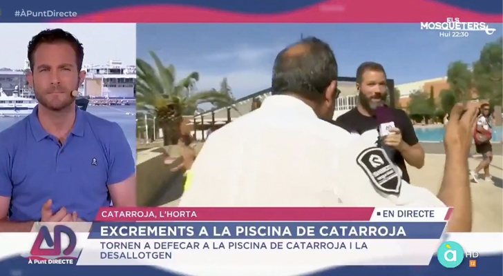 El miembro de seguridad impide la conexión en directo del reportero