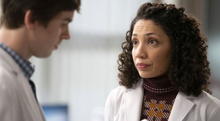 Freddie Highmore y Jasika Nicole en &#39;The Good Doctor&#39;