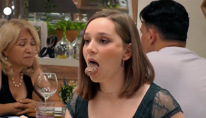 Laura y su vicio confesable