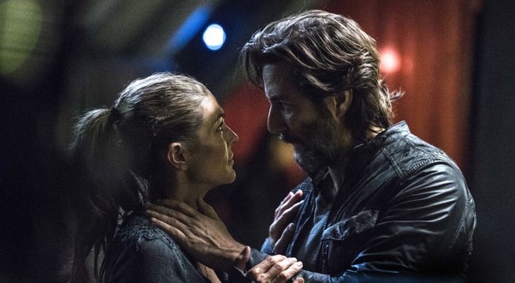 Abby Griffin y Marcus Kane en 'The 100'