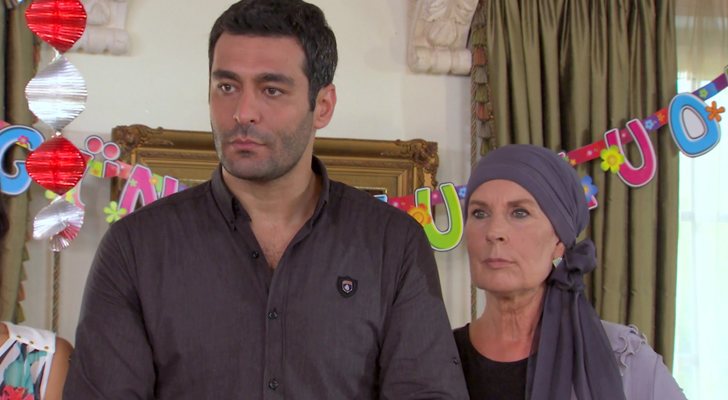 Kenan y su madre Aliye en &#39;Elif&#39;