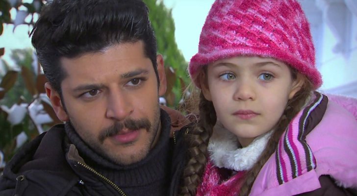 Elif junto a su tío Selim, hermano de Kenan, en &#39;Elif&#39;