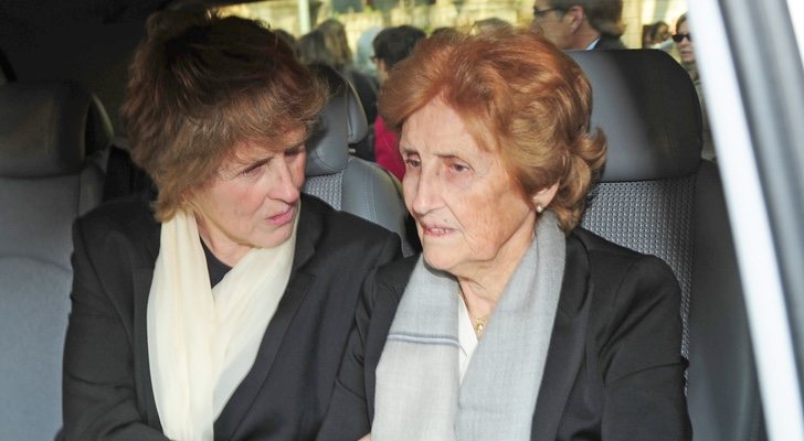 Mercedes Milá junto a su madre Mercedes Mencos