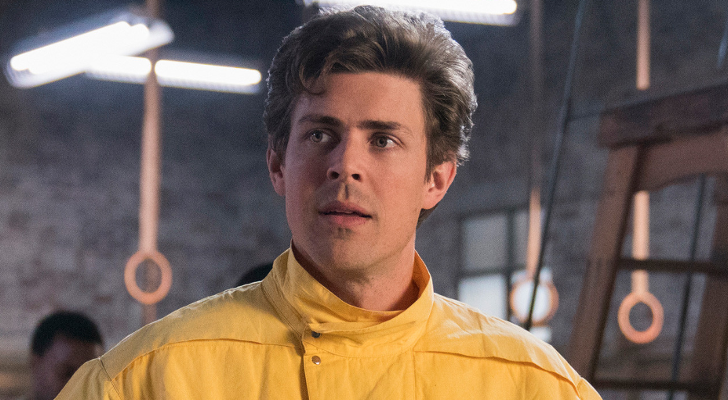 Chris Lowell en el papel de Sebastian Howard, "Bash"