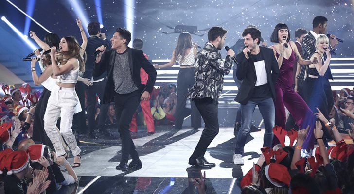 Los concursantes de 'OT 2018' cantando en la Gala de Navidad