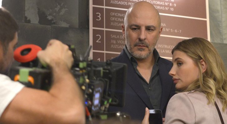 Roberto Álamo y Miriam Giovanelli en el rodaje de 'Caronte'