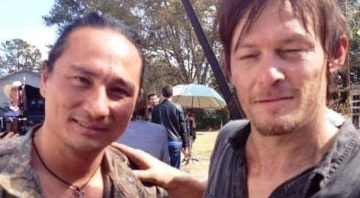 Dango Nu Yen junto a Norman Reedus en el rodaje de 'The Walking Dead'
