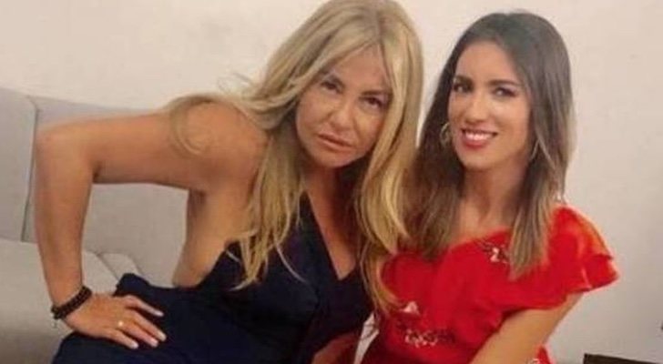 Cristina Tárrega y Patricia Pardo en la foto con el evidente retoque