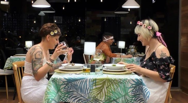 Ada y Mireia en su cita de 'First Dates'