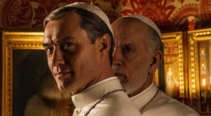 Jude Law y John Malkovich en 'The New Pope'