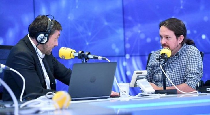Javier Ruiz y Pablo Iglesias, en la entrevista en La Ser
