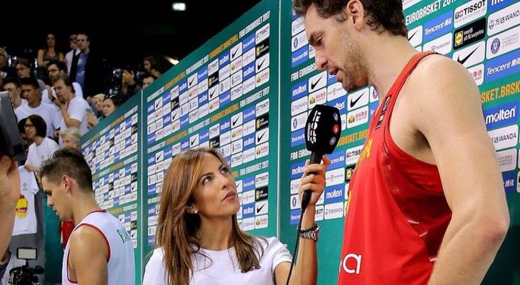 María Victoria Albertos en una entrevista con Pau Gasol, jugador de la Selección Española de Baloncesto