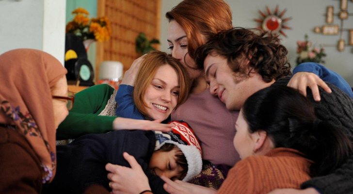 Cemile es arropada por sus hijos en 'Mar de amores'