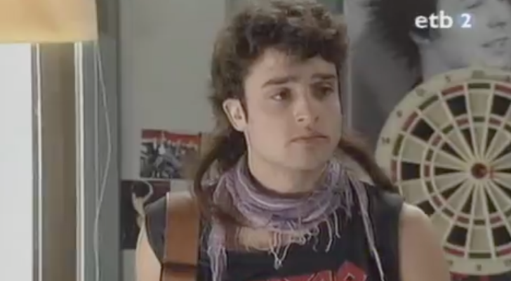 Daniel Guzmán en un episodio de 'Colegio mayor'