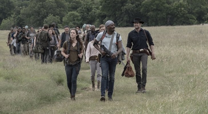 El grupo camina hacia su nuevo hogar en 'Fear The Walking Dead'