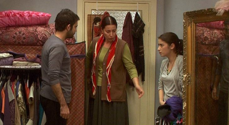Feriha discute con su hermano y su madre en 'El secreto de Feriha'