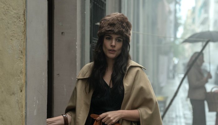 Adriana Ugarte es Helena, una prostituta que escala hasta la cima de una organización criminal