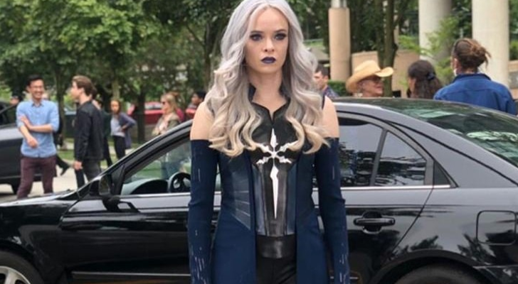 Danielle Panabaker como Killer Frost con su traje nuevo de la sexta temporada de 'The Flash'