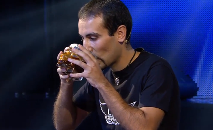 Antonio se bebe el cóctel en 'Got Talent España'