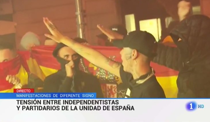 Los rótulos de la polémica en el 'Telediario 2' de TVE