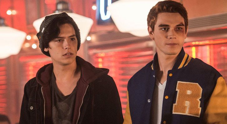 Cole Sprouse y K.J. Apa en &#39;Riverdale&#39;