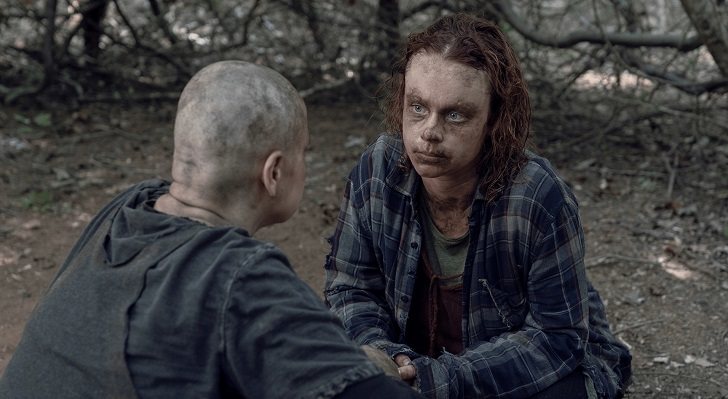 Alpha conversa con Gamma en 'The Walking Dead'