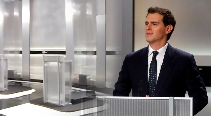 Albert Rivera y el alzador utilizado en 'El Debate' del 4-N