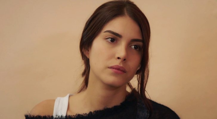 Deniz Baysal interpreta a Hazan en 'La señora Fazilet y sus hijas'