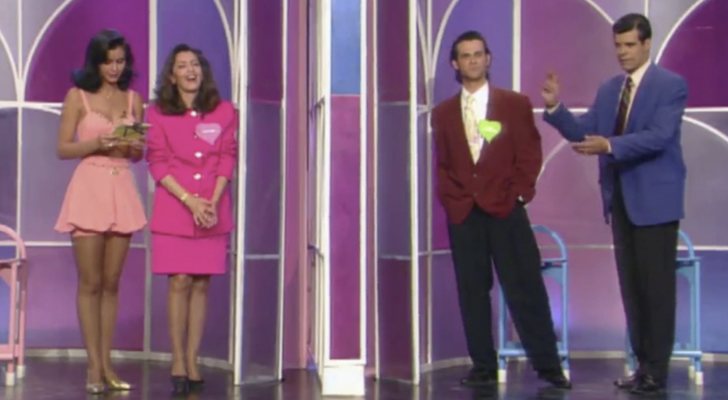 La Veneno, aún José Antonio, con americana granate en 'Vivan los novios'