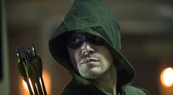 Stephen Amell interpreta a Oliver Queen, un joven millonario que tiene una identidad secreta en 'Arrow'