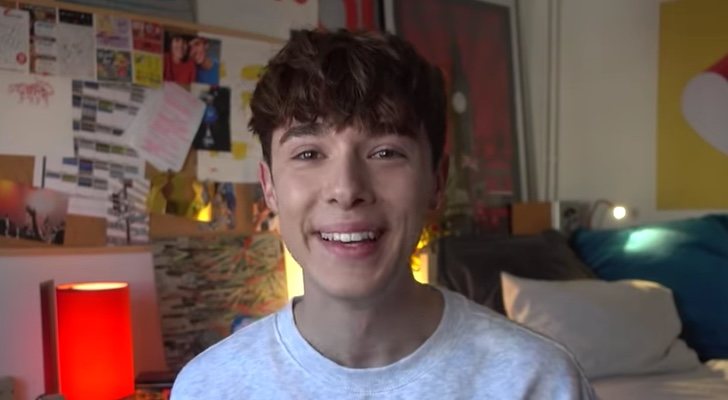 Lucas (Alejandro Reina) se presenta en su canal de YouTube