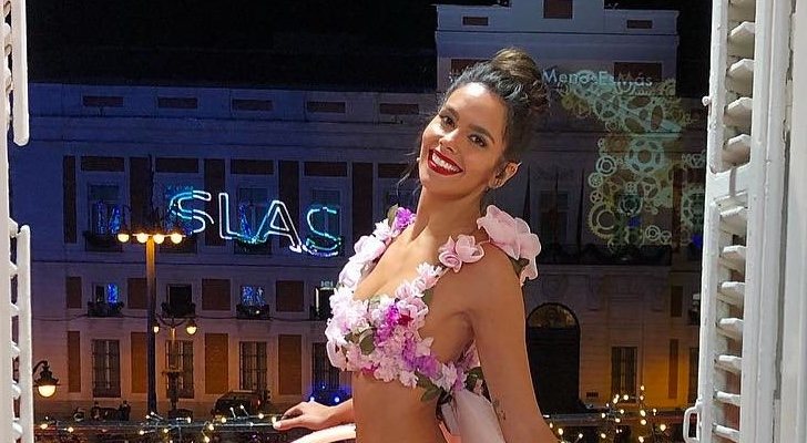 Cristina Pedroche lució un bikini de flores el año pasado