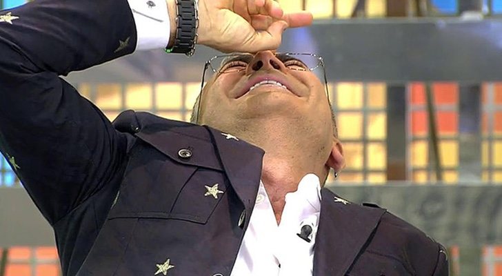 Jorge Javier Vázquez no aguanta la risa tras escuchar su anécdota